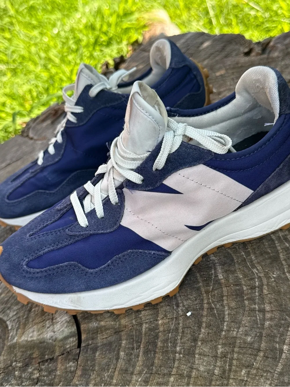 New Balance 327 Women's Navy and Light Pink Retro Runner Sneakers size 8